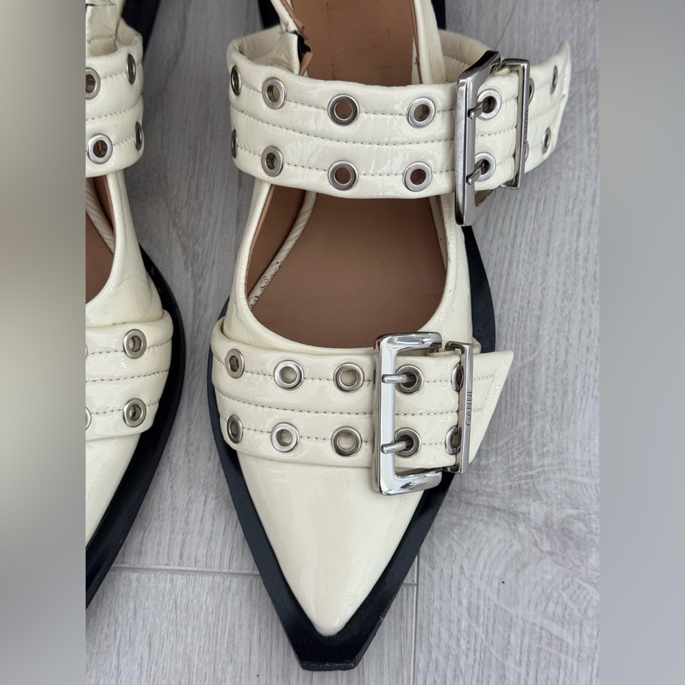 Ganni Off-White Feminine Buckle Ballerina Flats - 39
